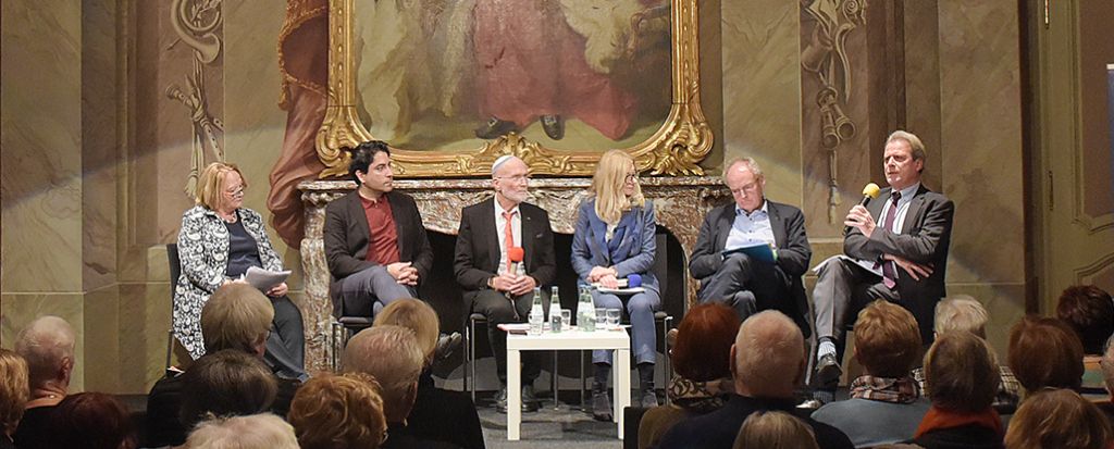 NRW-Antisemitismusbeauftragte Sabine Leutheusser-Schnarrenberger, Prof. Dr. Mouhanad Khorchide, Sharon Fehr, Moderatorin Christina-Maria Purkert vom WDR, Prof. Dr. Hubert Wolf und Prof. Dr. Arnulf von Scheliha (Foto: Zentrum für Islamische Theologie / Peter Grewer).